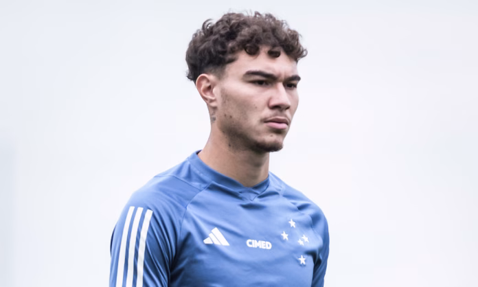 Arthur Viana em treino do Cruzeiro na Toca