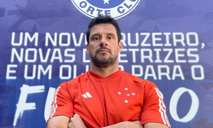 Fabrício na base do Cruzeiro