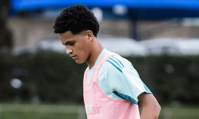 Kauã Prates em treino do Cruzeiro