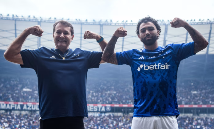 Gabigol foi apresentado para mais de 40 mil torcedores do Cruzeiro no Mineirão