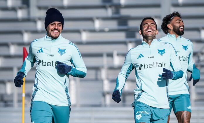 Fagner, Dudu e Gabigol em treino do Cruzeiro