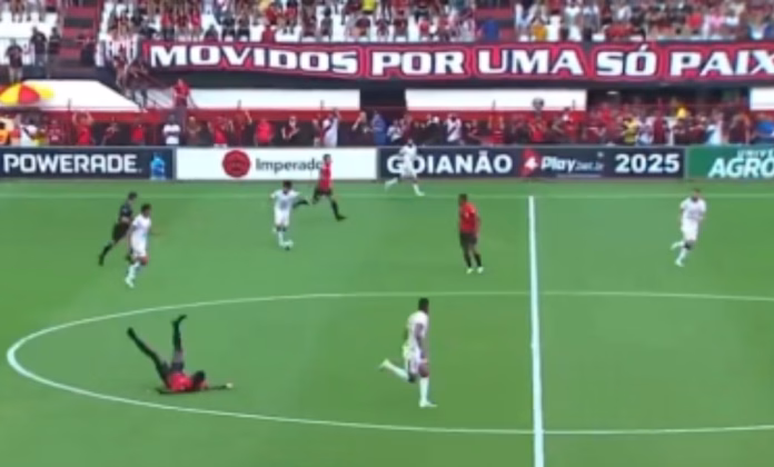 Emerson Urso, do Vila Nova, marcou gol do meio de campo