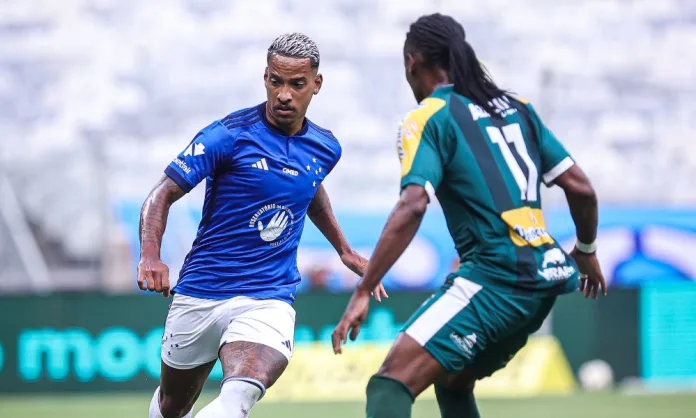 Matheus Pereira contra o Uberlândia, em 2024
