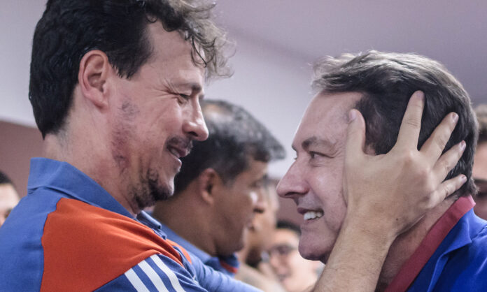 Diniz e Pedro Lourenço após vitória do Cruzeiro na semifinal da Sula, em 2024