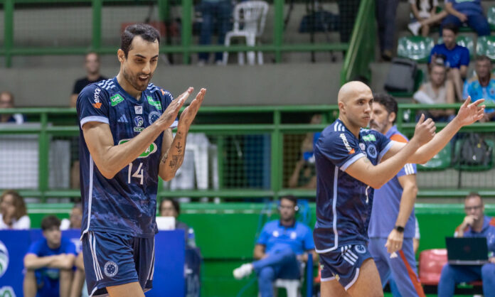 Douglas Souza e Matheus Brasília comemoram ponto do Sada Cruzeiro