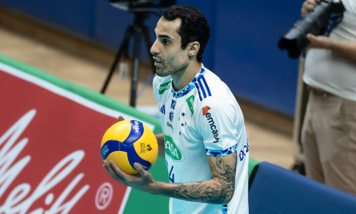 Douglas Souza, ponteiro do Sada Cruzeiro