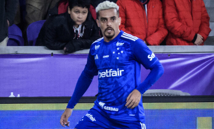 Fagner estreou pelo Cruzeiro contra o São Paulo