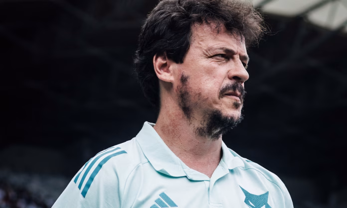 Fernando Diniz em jogo contra o Betim, no Mineirão