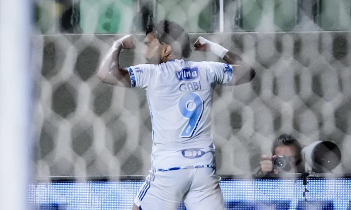 Gabigol marcou primeiros gols com a camisa do Cruzeiro