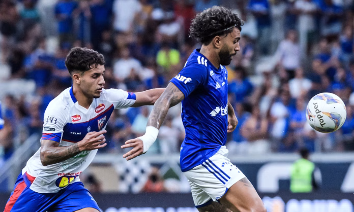 Gabigol em jogo contra o Betim