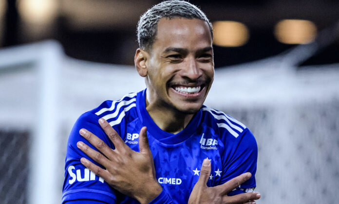 Matheus Pereira comemora gol pelo Cruzeiro