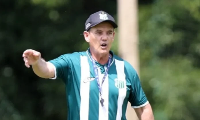 Paulo Roberto Santos em treino do Uberlândia