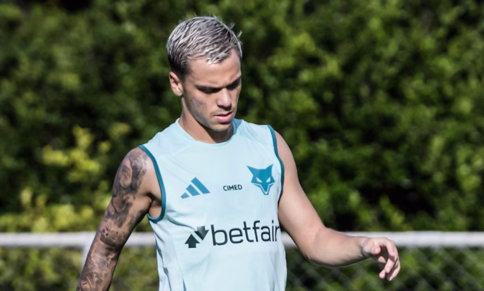 Vitinho em treino do Cruzeiro