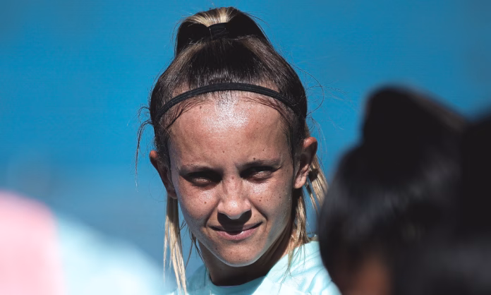 Vitória Calhau em treino do Cruzeiro na Toca I, em BH