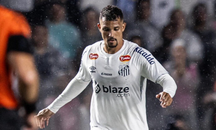Zé Ivaldo estreou pelo Santos nessa quinta-feira (16)