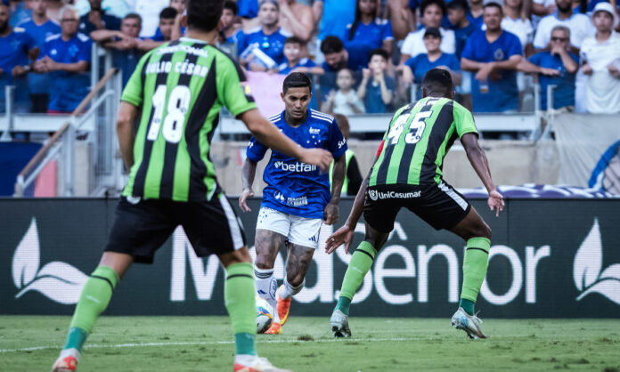 América x Cruzeiro Cruzeiro e América empataram por 1 a 1 no jogo de ida