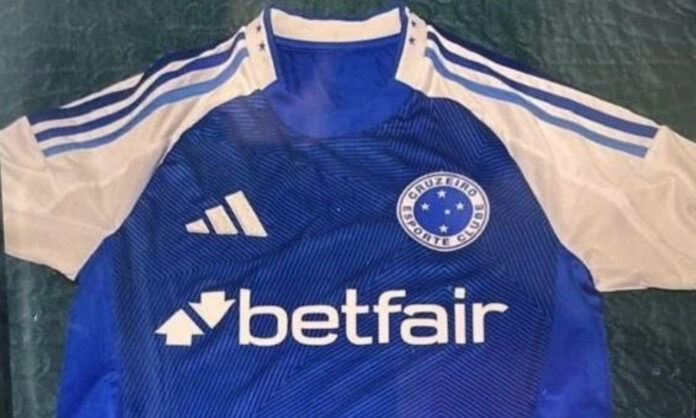 Nova camisa do Cruzeiro vazada nas redes sociais