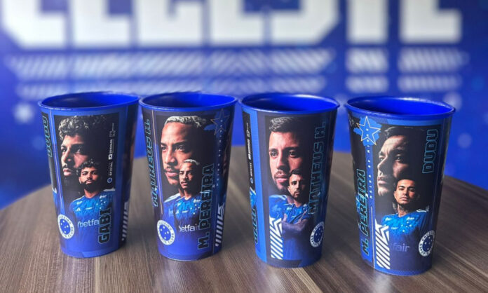 Copos personalizados que serão vendidos nos bares Ancho no Mineirão