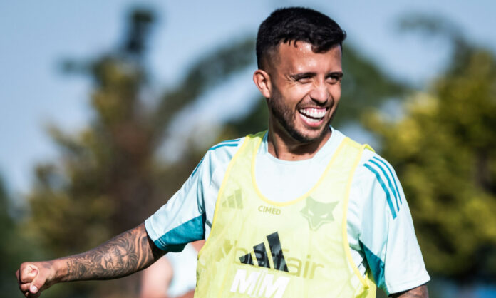 Matheus Henrique em treino do Cruzeiro