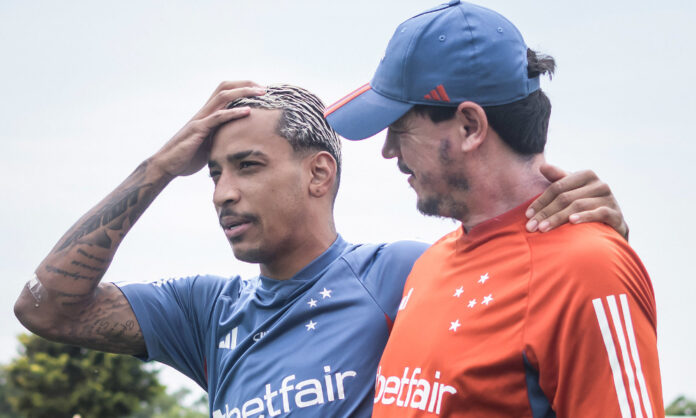 Diniz e Matheus Pereira em treino do Cruzeiro