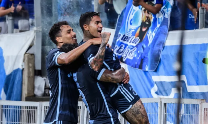 Dudu Dudu em comemoração de gol contra Uberlândia
