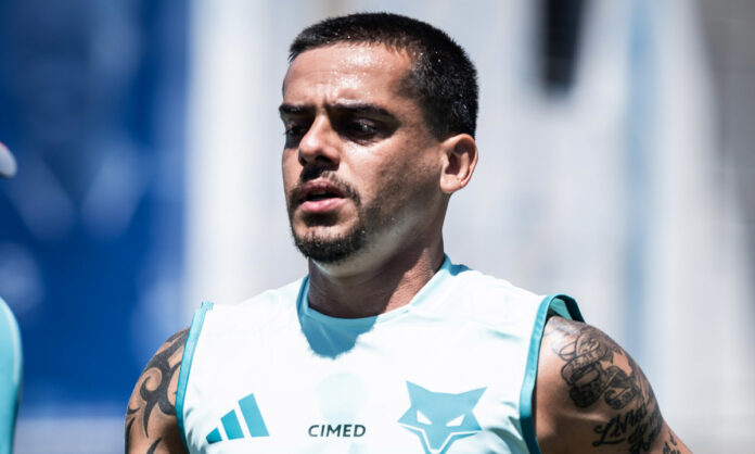 Fagner em treino do Cruzeiro na Toca II