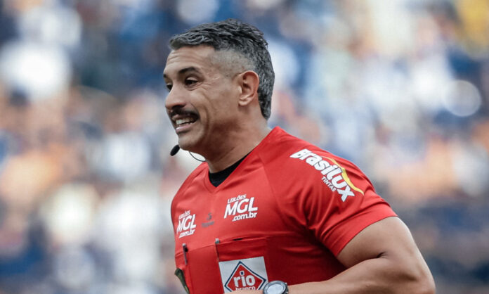Felipe de Lima Henrique em jogo entre Cruzeiro e Atlético-MG