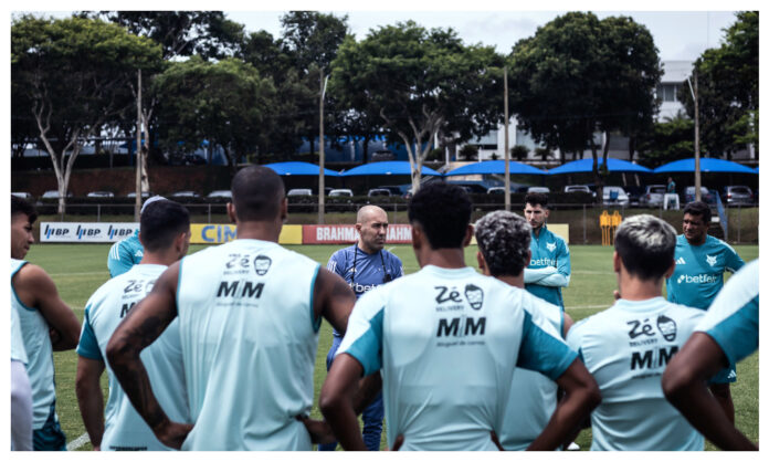Cruzeiro se prepara para confronto contra o Democrata, pelo Campeonato Mineiro.
