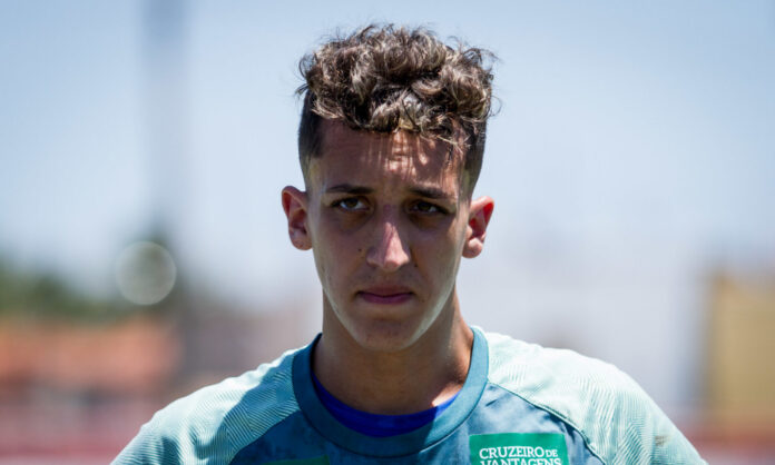 Gustavo Abdo em treino do Cruzeiro em 2019
