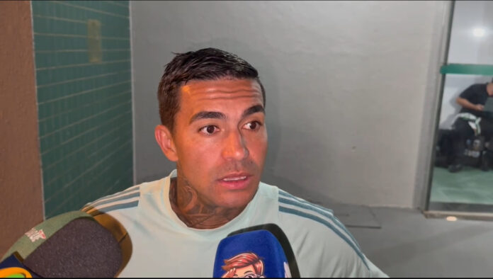 Dudu em entrevista na zona mista