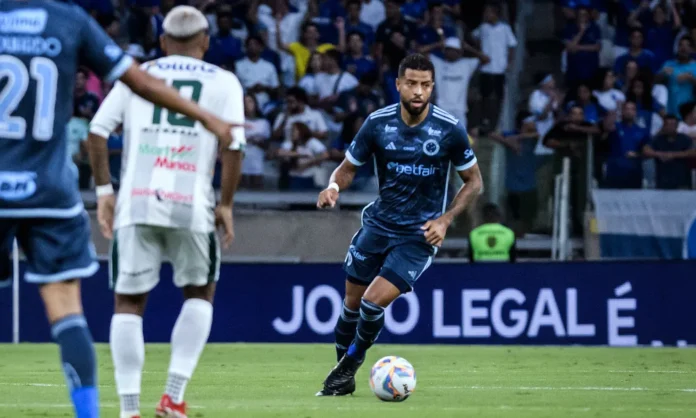 João Marcelo em jogo do Cruzeiro