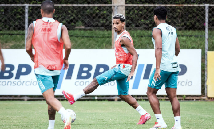 Jogadores do Cruzeiro em treino na Toca II