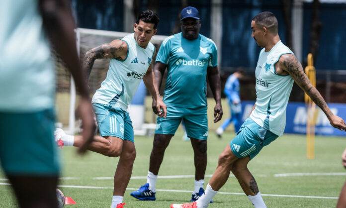 Lucas Romero em treino pelo Cruzeiro
