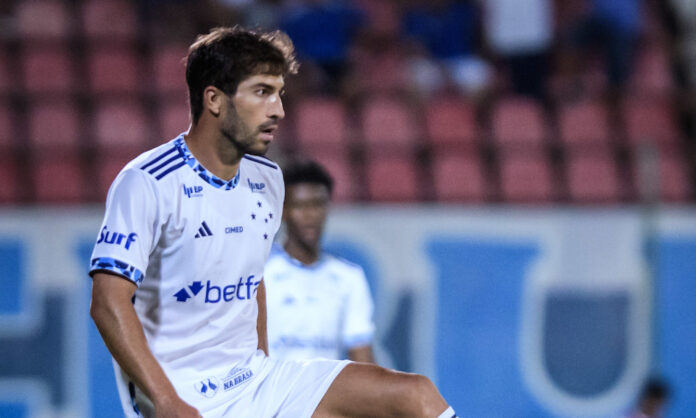 Lucas Silva em jogo pelo Cruzeiro