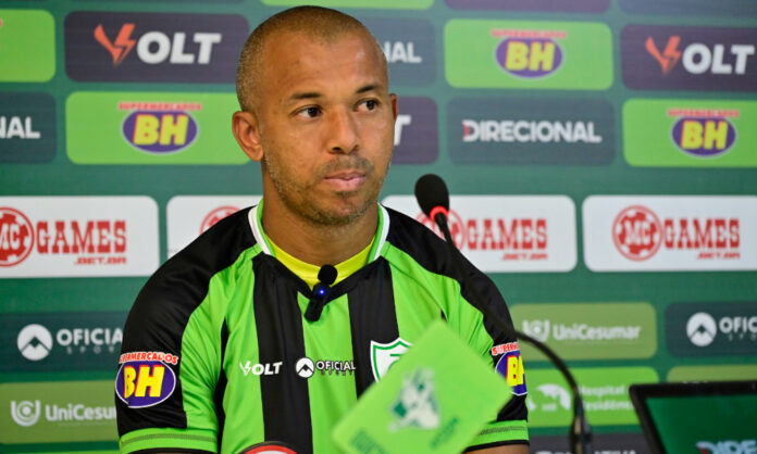 Mariano, lateral do América-MG