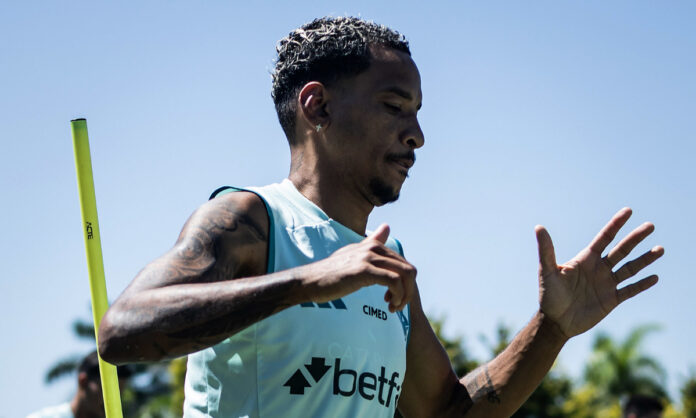 Pereira Matheus Pereira em treino do Cruzeiro