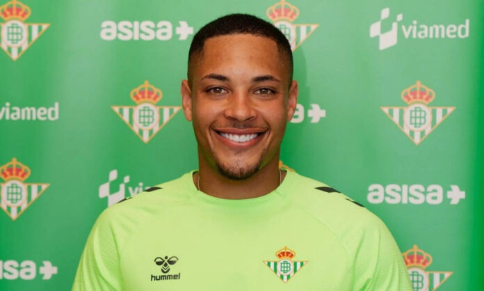 Vitor Roque está emprestado ao Real Betis