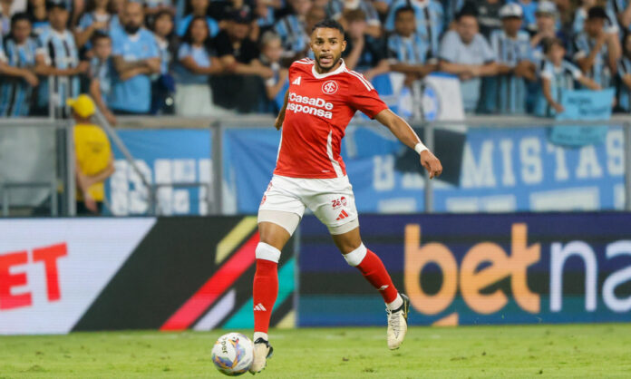 Wanderson em jogo pelo Internacional