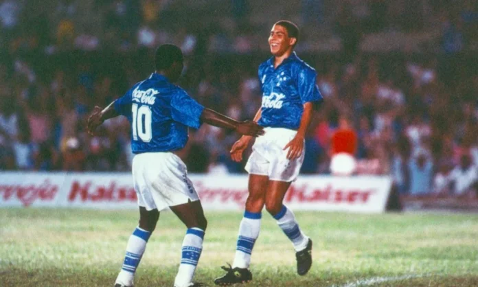 Ronaldo vestiu a camisa do Cruzeiro ainda jovem