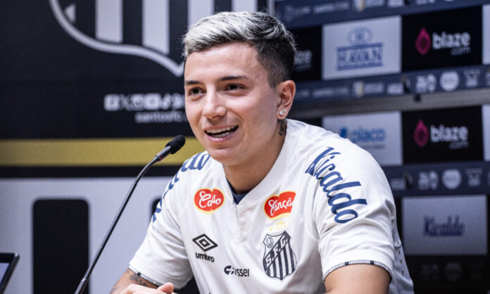 Barreal foi apresentado como reforço do Santos nessa sexta-feira (14) Barreal foi apresentado como reforço do Santos nessa sexta-feira (14)