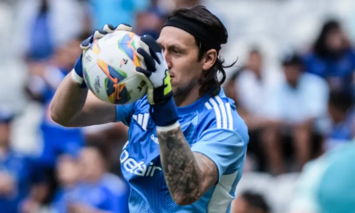 Cássio, do Cruzeiro, foi vetado contra o Uberlândia
