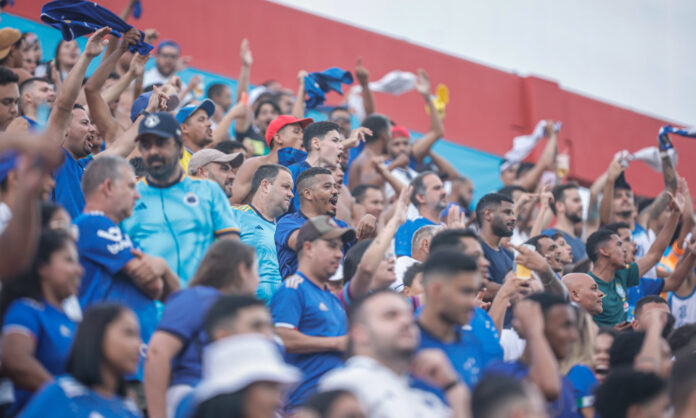 Torcida do Cruzeiro na Arena do Jacaré