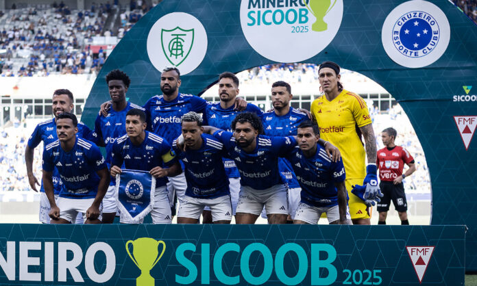 Time do Cruzeiro na primeira semifinal contra o América-MG