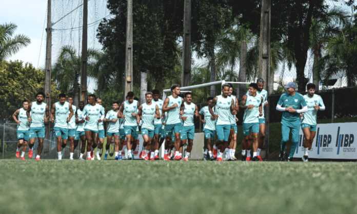 Cruzeiro treina antes de confronto conra o América-MG