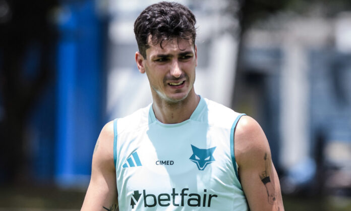 Dinenno, do Cruzeiro, na Toca da Raposa II