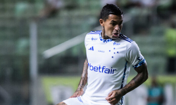 Dudu, atacante do Cruzeiro, contra o América-MG