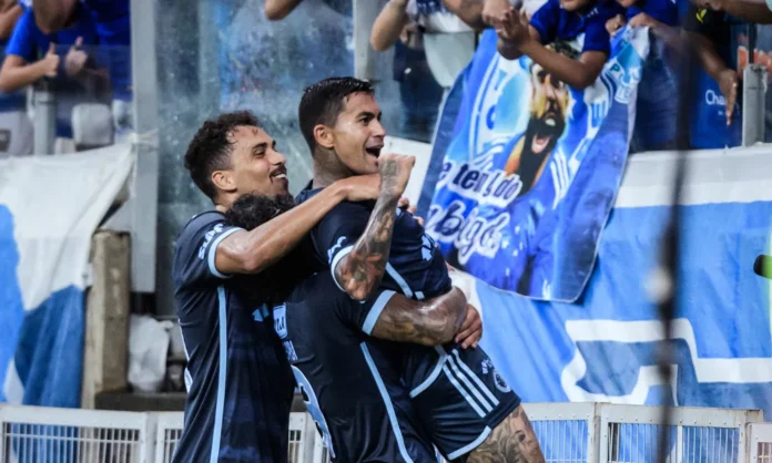 Dudu comemora primeiro gol no retorno ao Cruzeiro