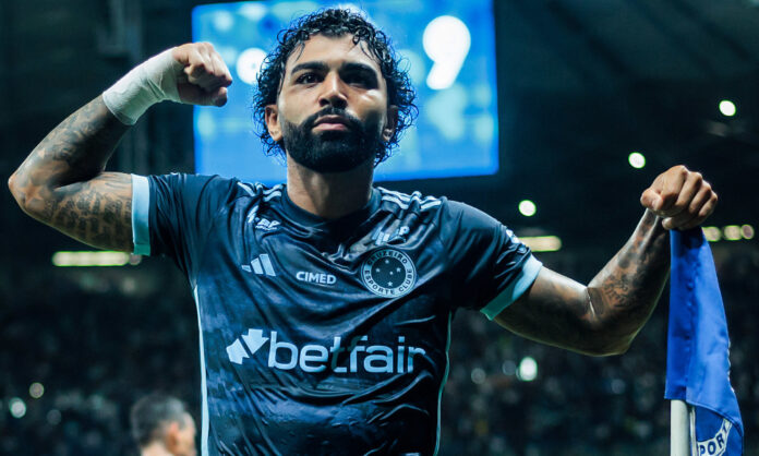Gabigol comemora gol pelo Cruzeiro, no Mineirão