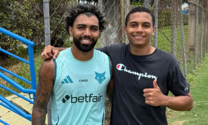 Gabigol tirou foto com jovem Gabriel Dias