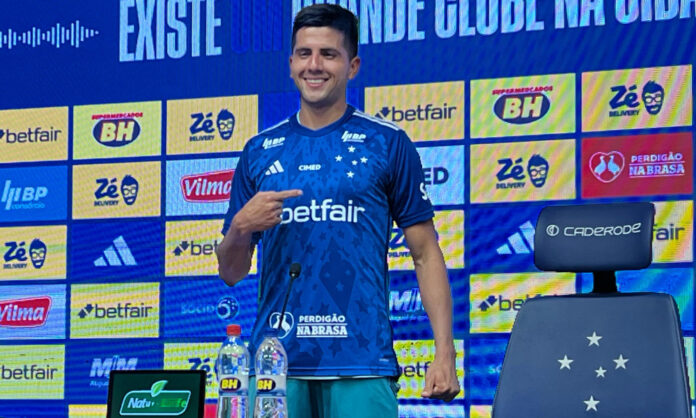gamarracruzeiro Gamarra foi apresentado pelo Cruzeiro